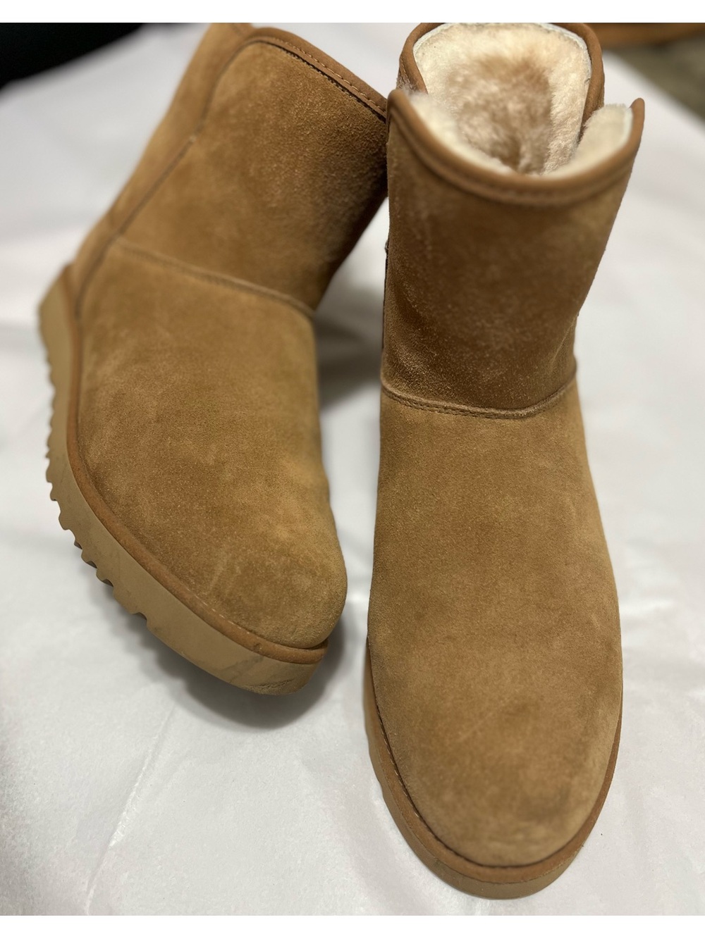 Ugg Classic Short boot Sz 8  Excellent Condition
